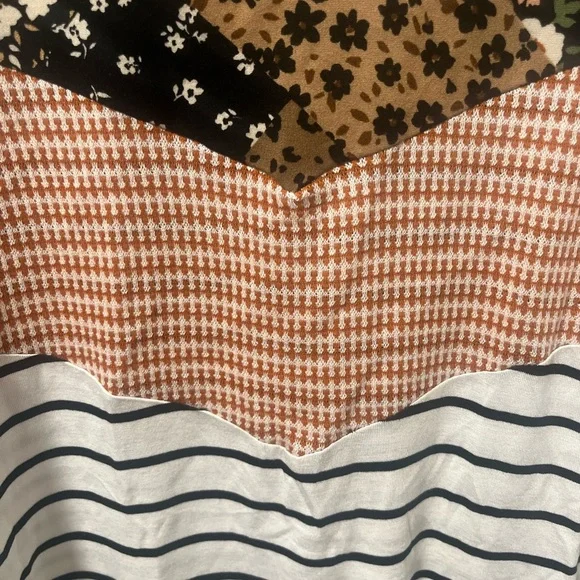 NEW Haptics BLACK RUST & IVORY CHEVRON COLOR BLOCK LONG SLEEVE TOP SIZES S,M,L - Picture 4 of 5